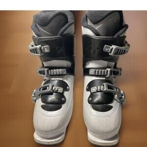 Salomon SPK junior US shoe size 5.5 Mondo 23.5 youth kid white Ski Boots